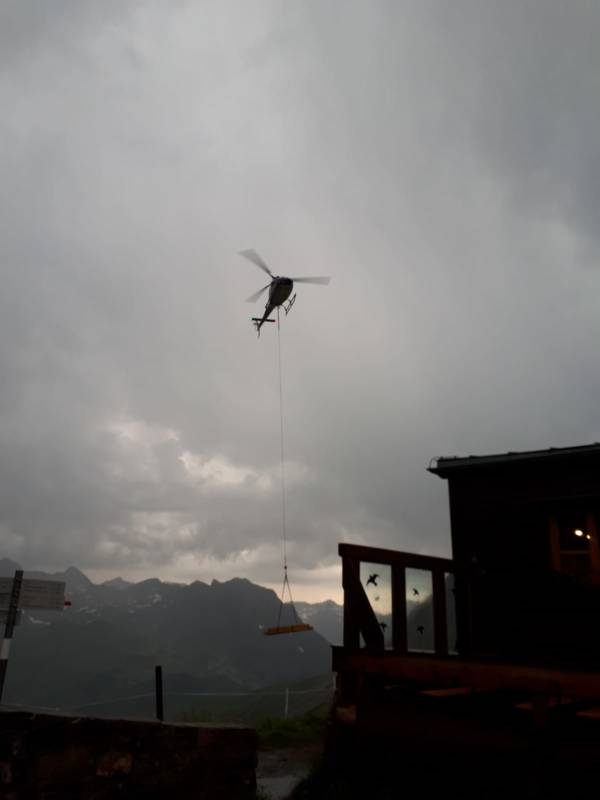 Stuttgarter Hütte Terrassenbau Hubschrauber